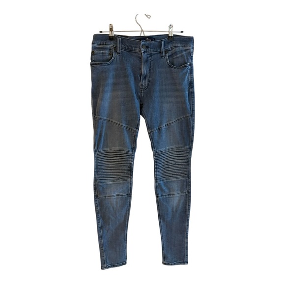 Hollister Other - Hollister skinny jeans in a light wash with ribbed detailing at the knees.